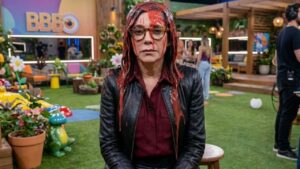Imagem de IA mostrando Christiane Torloni com meleca na cabeça em dinâmica do BBB.