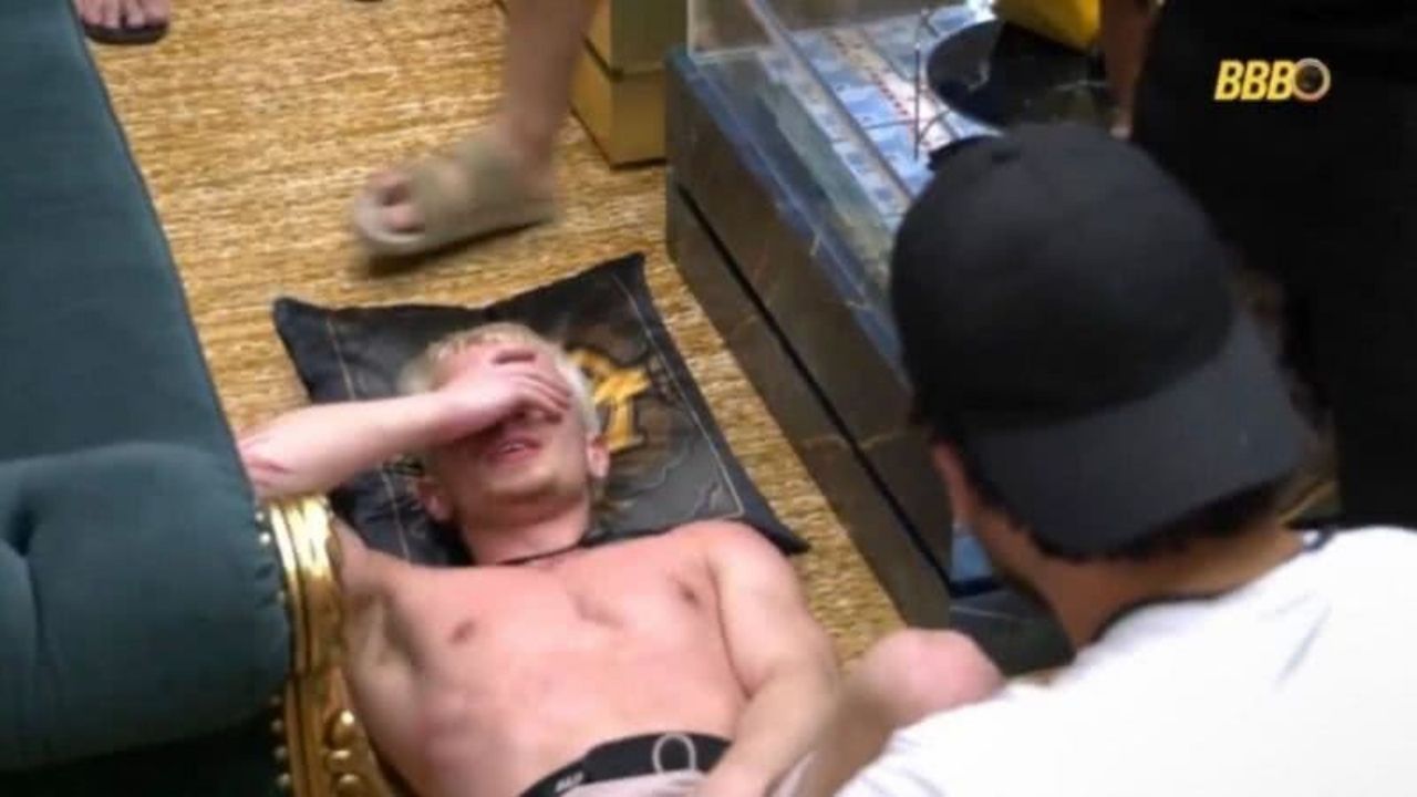 O que aconteceu com Juliano Floss? Brother chora no chão