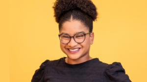 Tia Milena participa do BBB 26 e tem sido alvo de debates sobre seu comportamento no reality