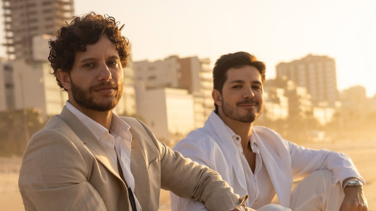 Igor Cosso posa com o noivo, Heron Leal, em ensaio antes do casamento