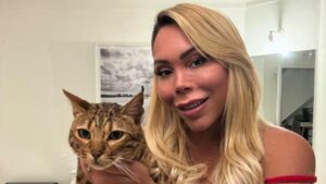 Influencer denuncia transfobia após cliente desistir de contratar serviço