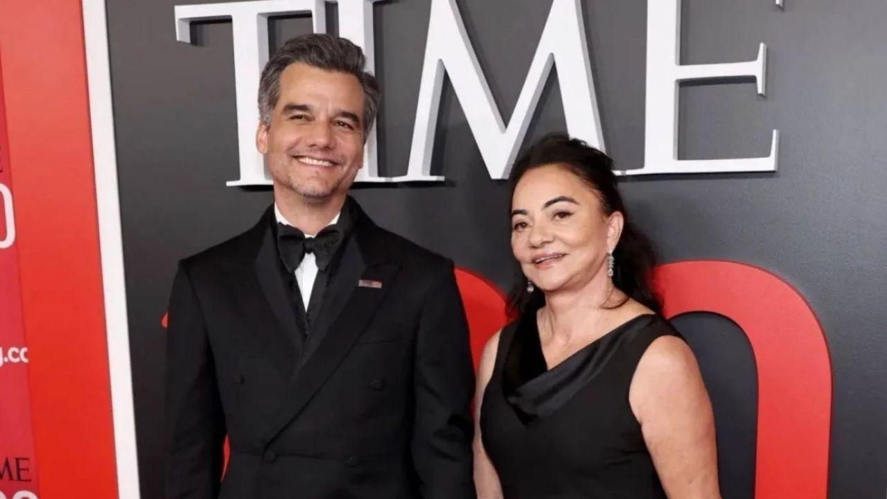Mãe de Wagner Moura chama atenção em evento com o ator; saiba quem é