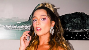 Samira participa da cobertura digital do show de Shakira direto de Copacabana