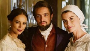 Imagem de Paolla Oliveira, Rafael Cardoso e Alinne Moraes com seus personagens na novela.