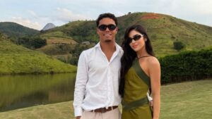 Flagra! Filho de Ronaldinho Gaúcho e Giovanna Buscacio trocam beijos no Rio
