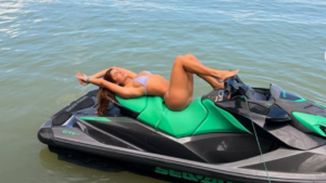 Hariany Almeida compartilhou passeio de jet ski em Goiás ao lado do namorado, Renan Machado