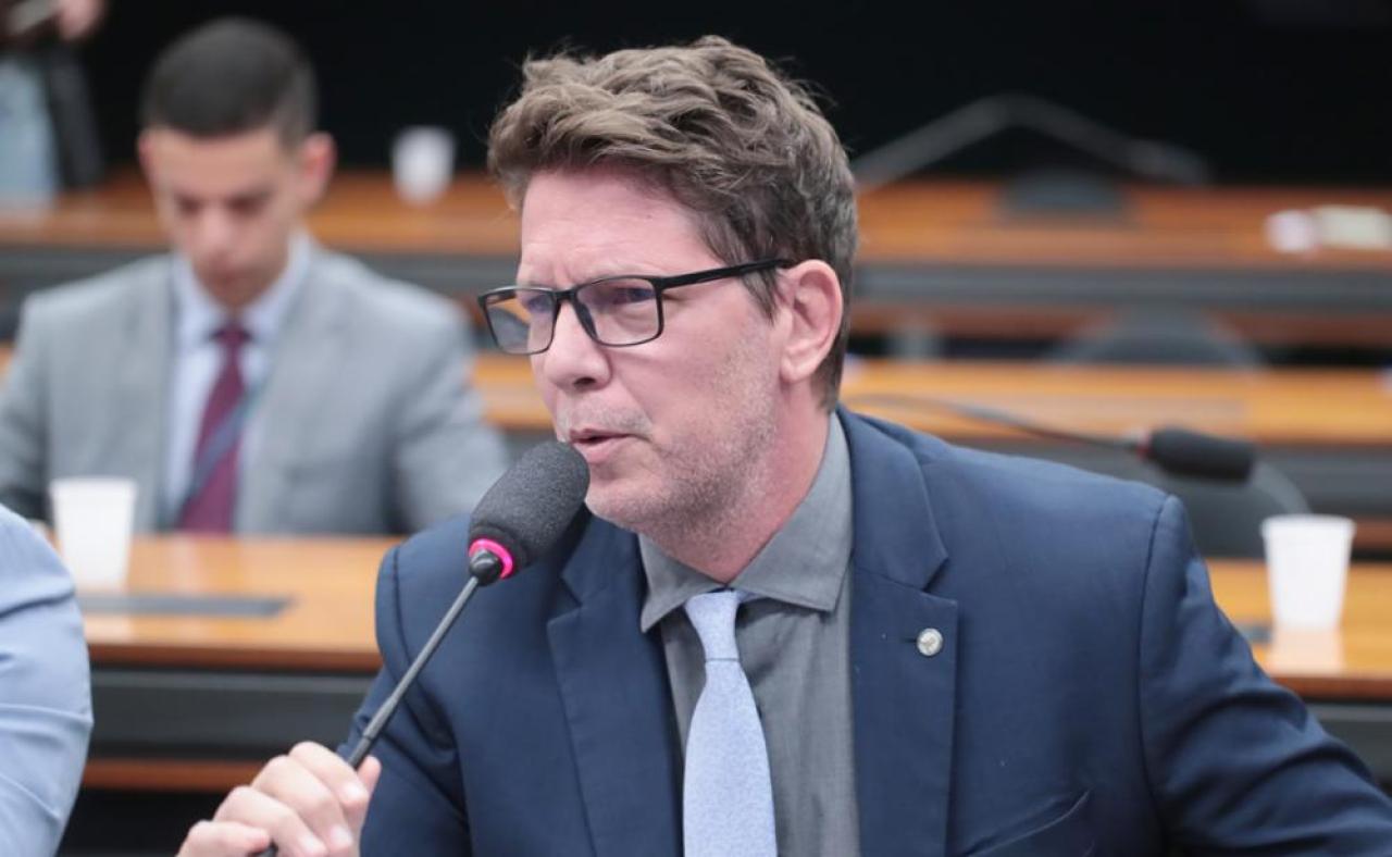 Mário Frias é alvo de investigação ligada ao financiamento do filme Dark Horse, sobre Jair Bolsonaro