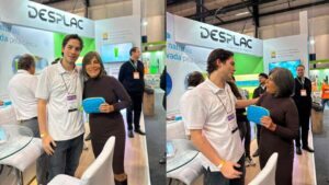 Montagem de duas fotos. Gloria Pires e Eduardo Zaborowsky interagindo na frente do estande dele.
