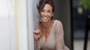 Apresentadora argentina morre aos 54 anos após carro ser atingido por trem