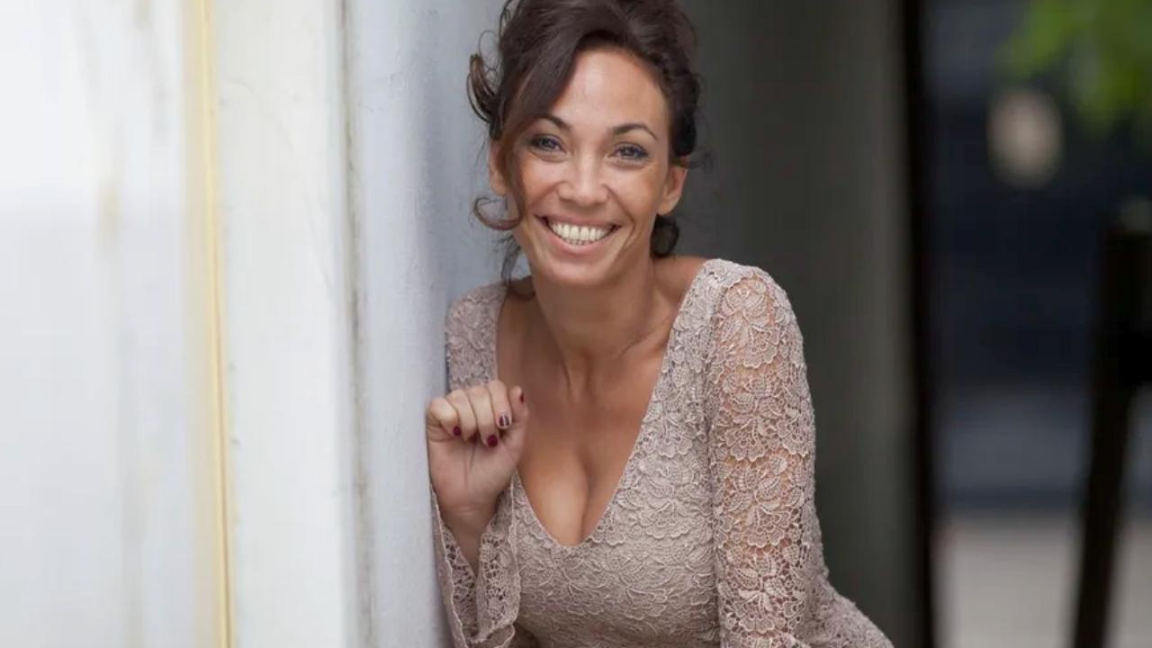 Apresentadora argentina morre aos 54 anos após carro ser atingido por trem
