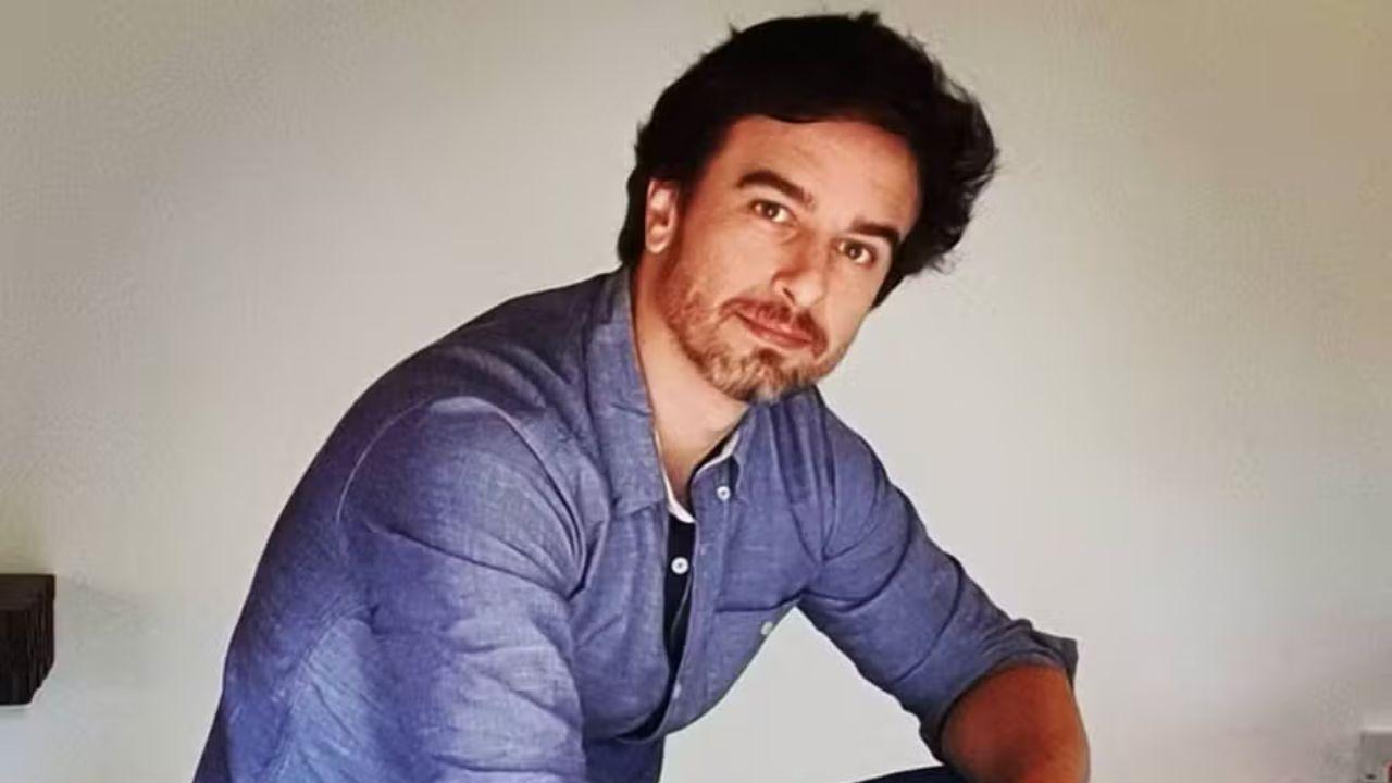 Marco Furlan. Homem branco, cabelo castanho curto, com barba, usando camisa jeans.