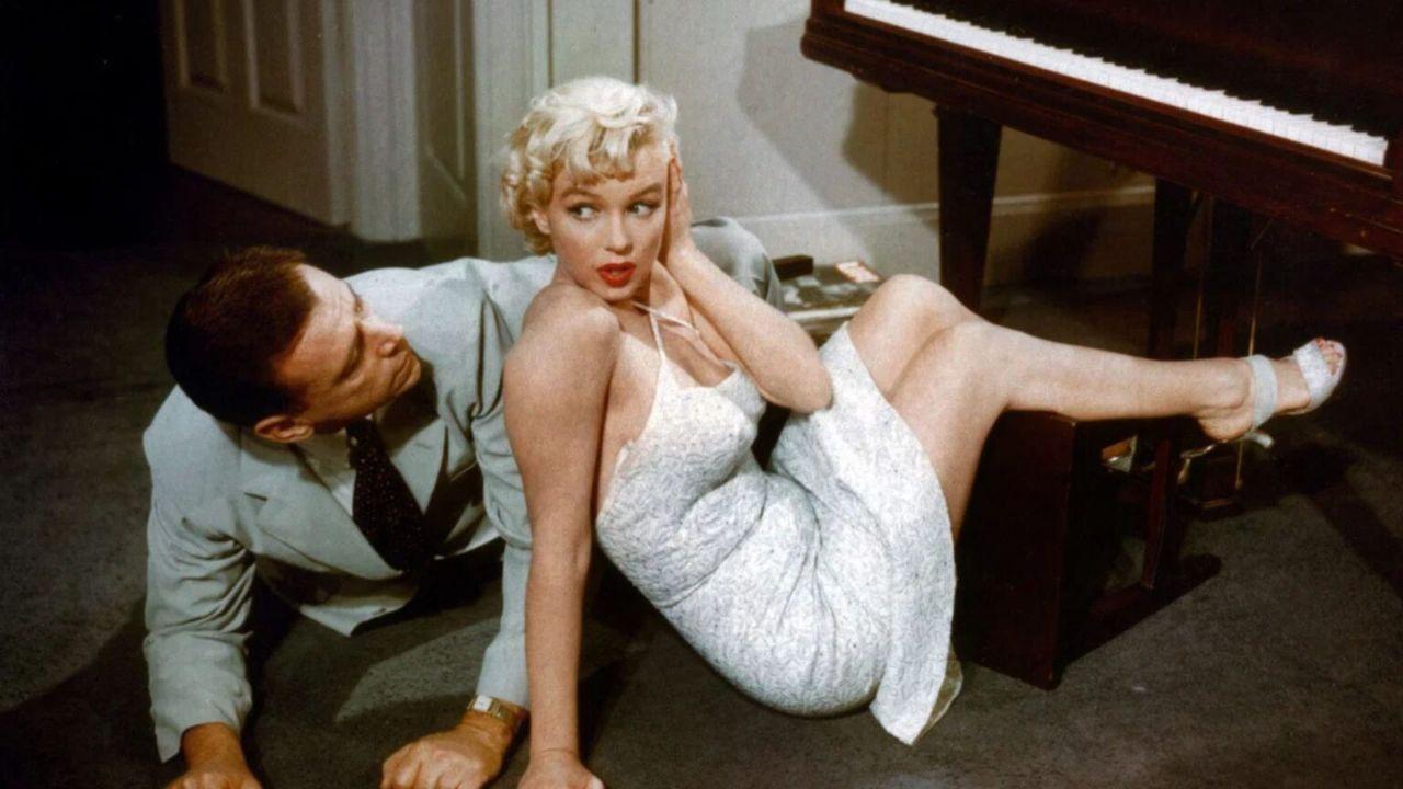 Foto mostra Marilyn Monroe em cena de filme.