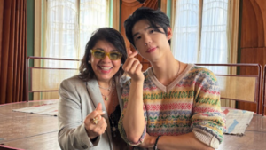 Roberta Miranda ao lado do cantor sul-coreano Gaho